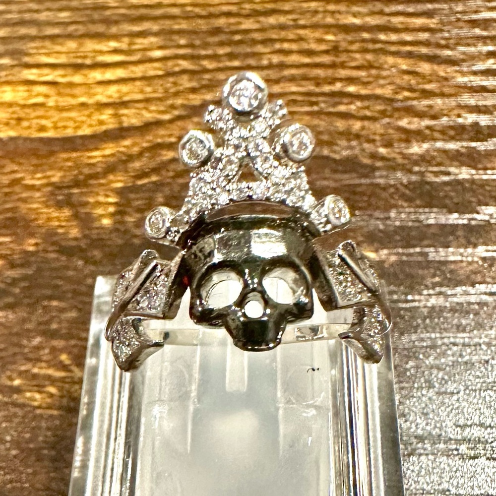 Silver Gothic Crowned Skull Sparkling fashion ring size 6